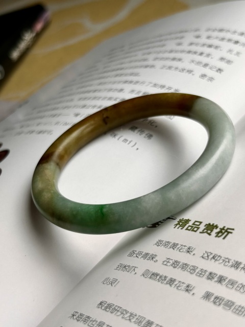 古玩玉器清代老翡翠手鐲黃加綠拍賣,當(dāng)前價(jià)格12000元
