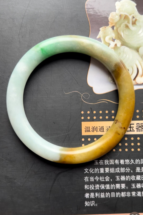 古玩玉器清代老翡翠手鐲黃加綠拍賣,當(dāng)前價(jià)格12000元