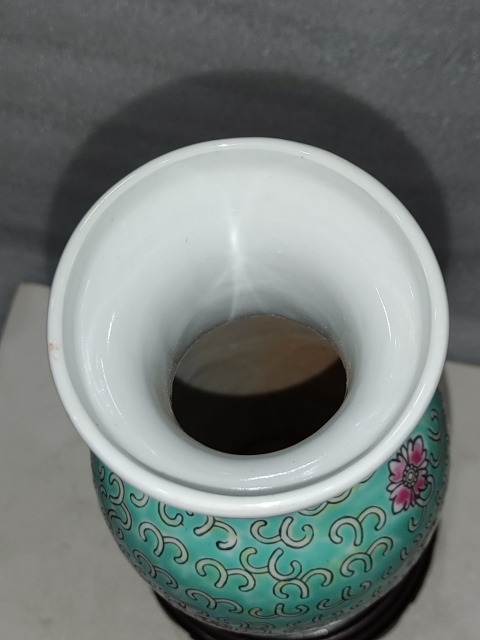 古玩陶瓷綠地粉彩花卉紋萬壽無疆紋瓶拍賣，當前價格980元
