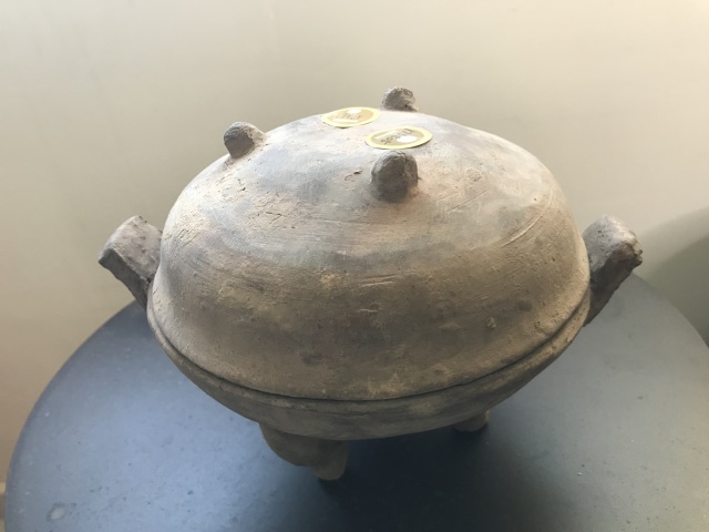 古玩陶瓷漢·灰陶雙耳三足鼎.域鑒保真拍賣，當前價格1600元