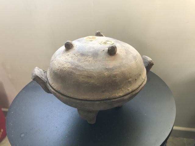 古玩陶瓷漢·灰陶雙耳三足鼎.域鑒保真拍賣，當前價格1600元