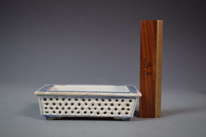 古玩陶瓷清中晚期青花雙層鏤空水仙盆真品鑒賞圖