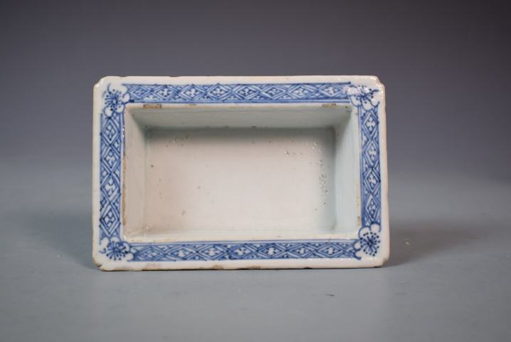 古玩陶瓷清中晚期青花雙層鏤空水仙盆真品鑒賞圖