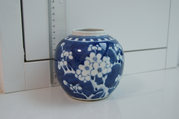 古玩陶瓷【清末民初】青花冰梅紋罐拍賣,當(dāng)前價(jià)格1299元