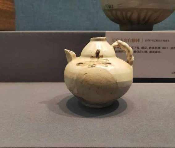 古玩陶瓷耀州窯水注標本拍賣,當前價格0元