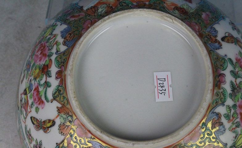 古玩陶瓷請代咸豐廣彩開窗人物潘趣大碗拍賣，當(dāng)前價格9000元