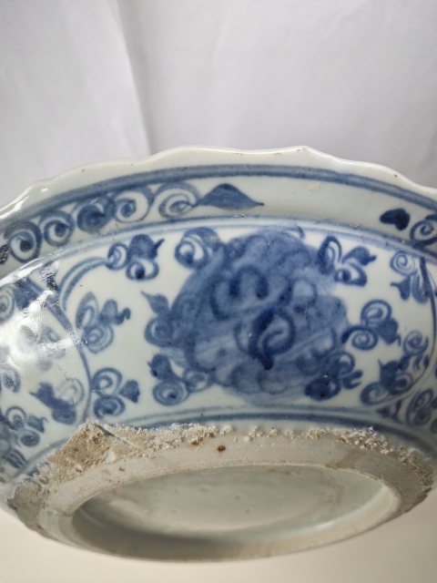 古玩陶瓷明空白期青花麒麟紋菱口盤拍賣，當前價格12345元