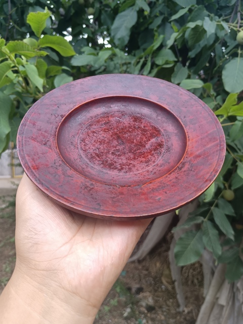 古玩陶瓷清晚期～紅釉木制盤子拍賣，當前價格999元