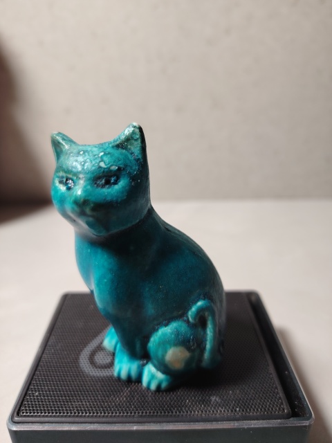 古玩陶瓷孔雀藍(lán)釉貓擺件拍賣(mài),當(dāng)前價(jià)格399元