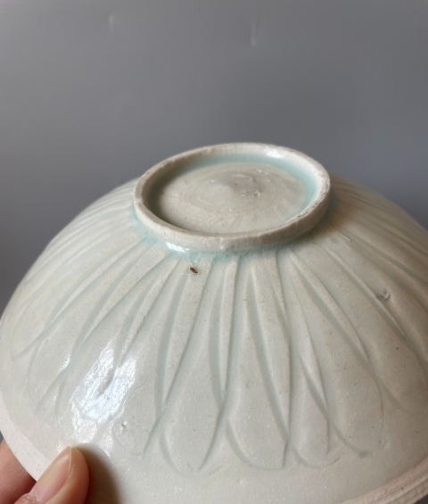 古玩陶瓷湖田窯青白釉刻仰蓮紋面包碗拍賣，當前價格5000元