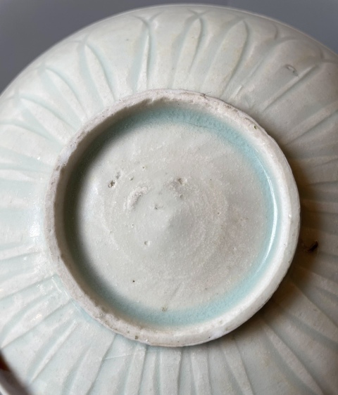 古玩陶瓷湖田窯青白釉刻仰蓮紋面包碗拍賣，當前價格5000元