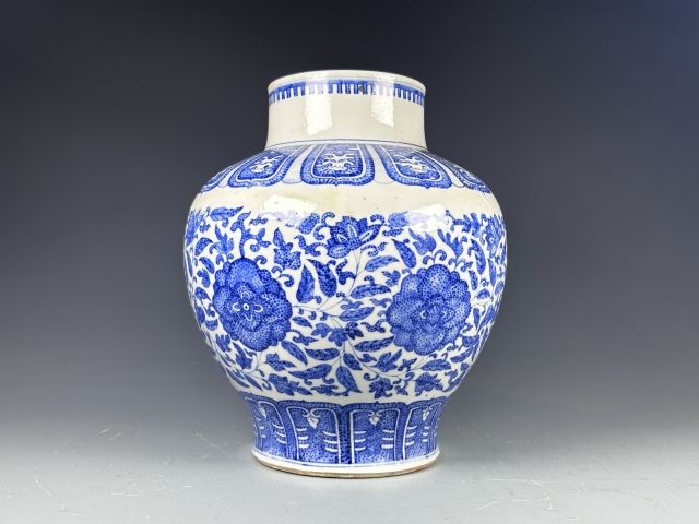 古玩陶瓷晚清青花纏枝寶相花紋尊拍賣，當前價格16000元