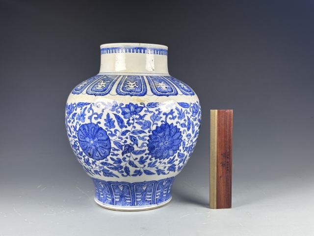 古玩陶瓷晚清青花纏枝寶相花紋尊拍賣，當前價格16000元