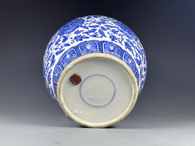 古玩陶瓷晚清青花纏枝寶相花紋尊拍賣，當前價格16000元