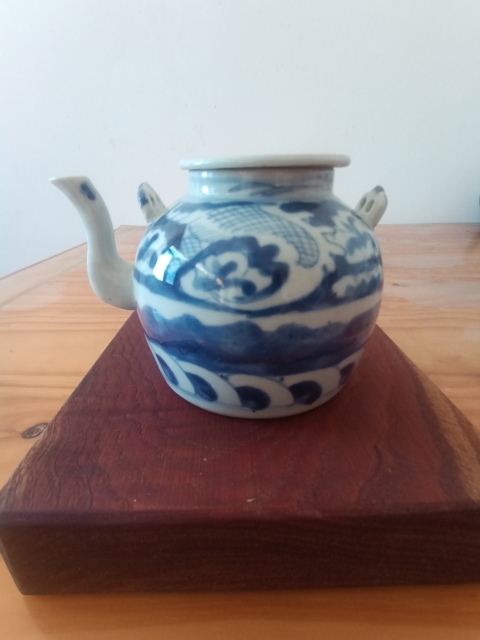 古玩陶瓷清中期.青花海水龍紋茶壺2900拍賣，當前價格2900元