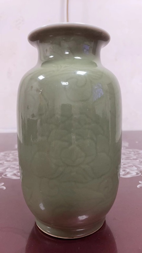 古玩陶瓷民國豆青釉暗刻花卉紋燈籠瓶拍賣,當前價格6500元