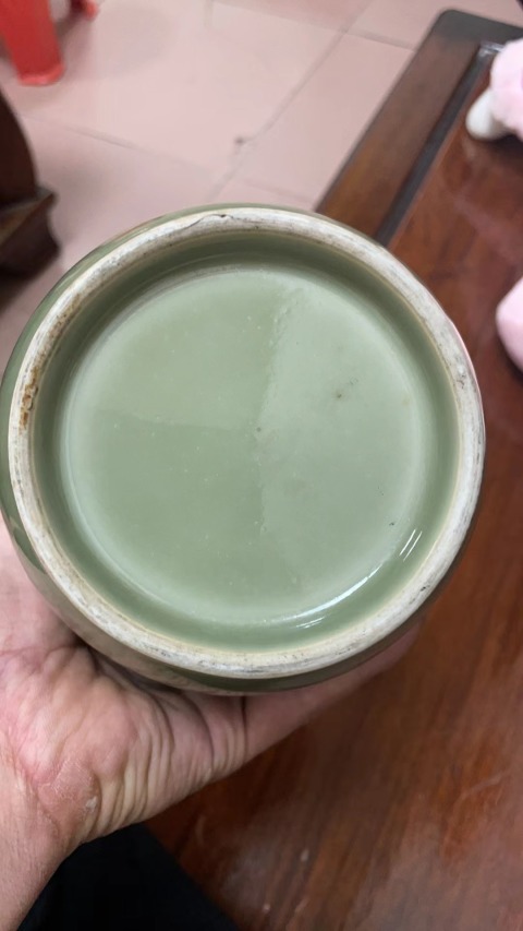 古玩陶瓷民國豆青釉暗刻花卉紋燈籠瓶拍賣,當前價格6500元