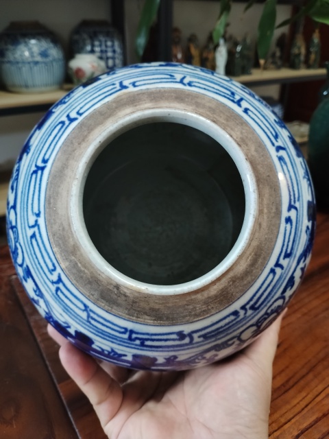 古玩陶瓷清晚期青花三喜纏枝蓮大罐拍賣,當前價格550元