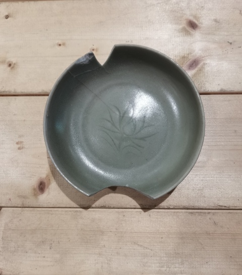 古玩陶瓷龍泉青瓷刻花盤拍賣,當前價格0元