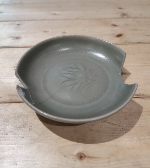 古玩陶瓷龍泉青瓷刻花盤拍賣,當前價格0元