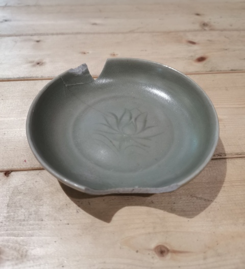 古玩陶瓷龍泉青瓷刻花盤拍賣,當前價格0元
