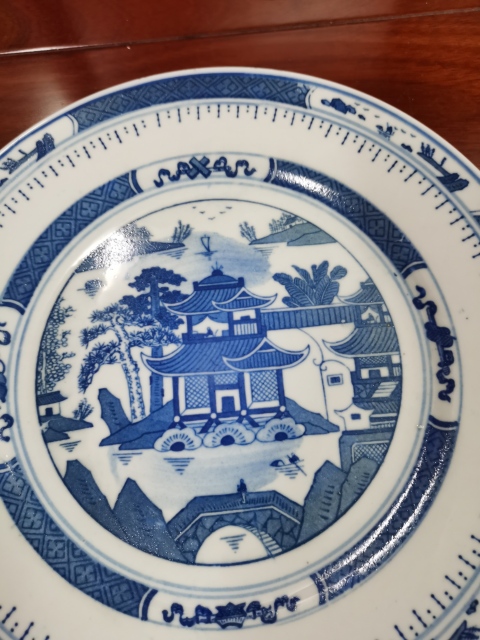 古玩陶瓷創匯期樓臺亭閣山水紋青花盤拍賣,當前價格150元