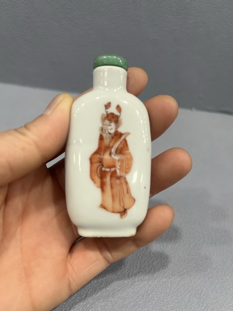 古玩陶瓷礬紅彩鐘馗圖鼻煙壺拍賣,當前價格6500元