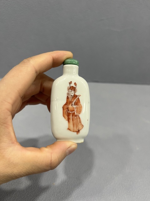 古玩陶瓷礬紅彩鐘馗圖鼻煙壺拍賣,當前價格6500元