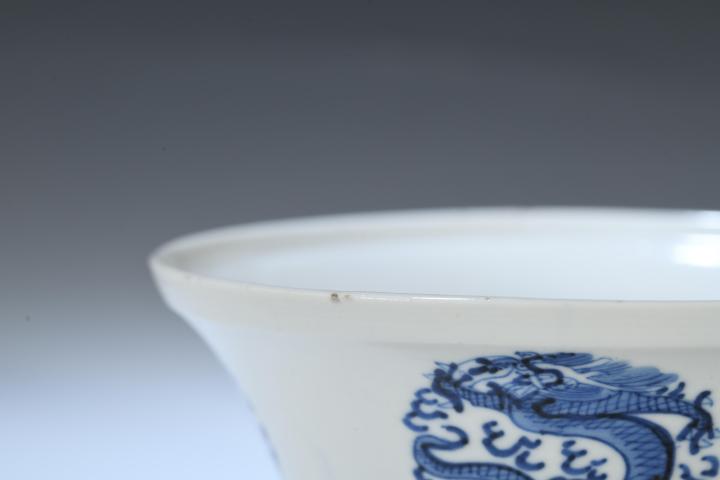 域鉴古玩】清晚·”金玉锋记”青花团龙纹折沿碗拍卖价格/图片/值多少钱