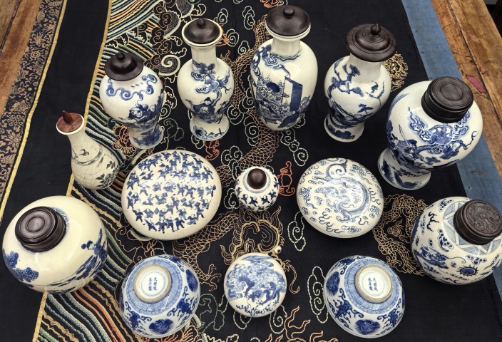 古玩陶瓷煨瓷青花(文武狀元折桂)盤口瓶拍賣,當(dāng)前價(jià)格18888元