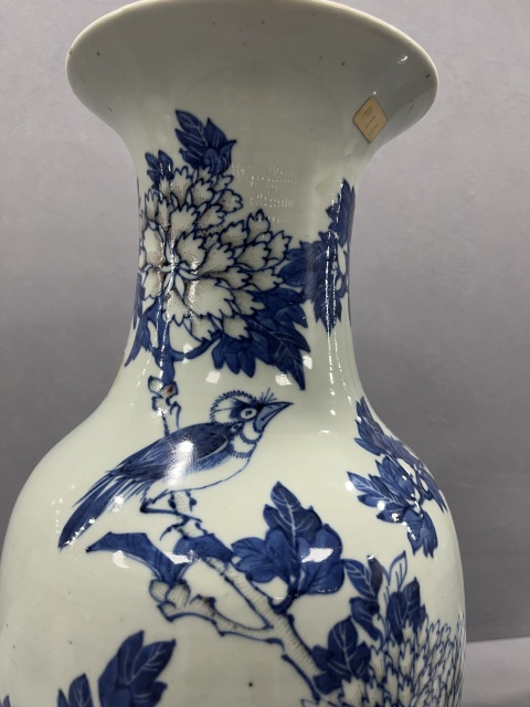 域鉴古玩】豆青釉青花釉里红花鸟纹撇口瓶拍卖价格/图片/值多少钱