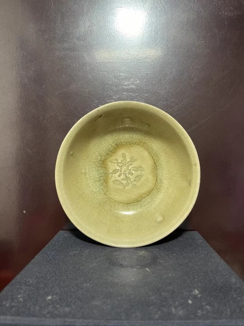古玩陶瓷元龍泉青瓷花卉紋撇口碗拍賣,當前價格5500元