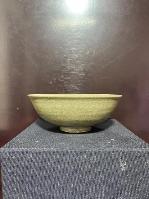 古玩陶瓷元龍泉青瓷花卉紋撇口碗拍賣,當前價格5500元