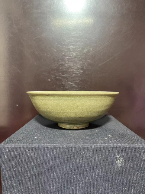 古玩陶瓷元龍泉青瓷花卉紋撇口碗拍賣,當前價格5500元