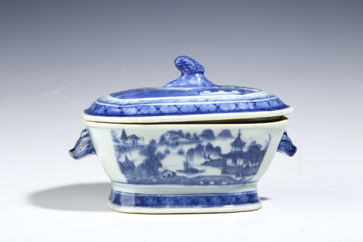 古玩陶瓷清中·青花山水樓閣紋小蓋鍋拍賣,當前價格3500元