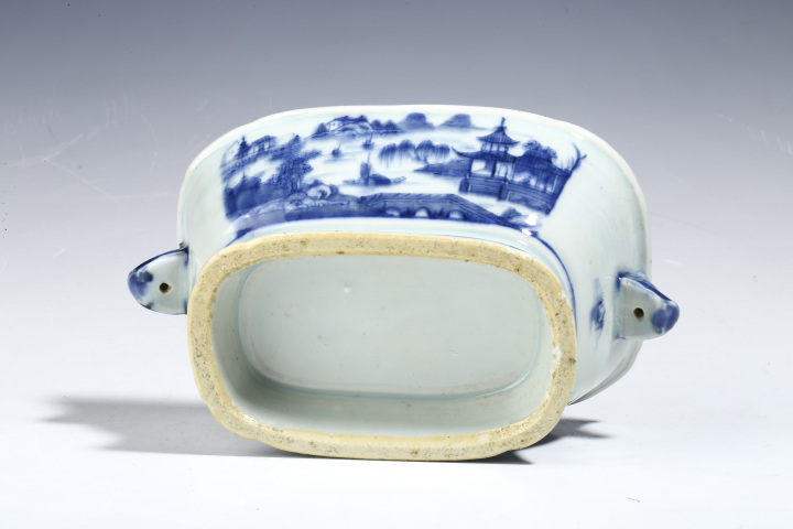 古玩陶瓷清中·青花山水樓閣紋小蓋鍋拍賣,當前價格3500元