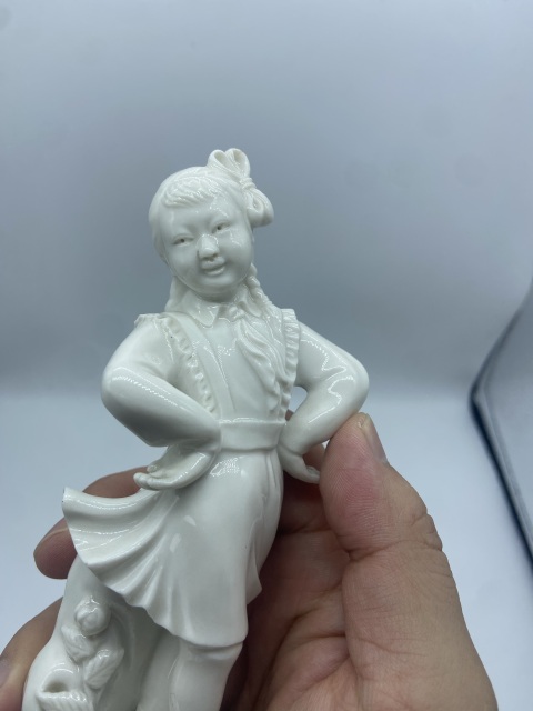 古玩陶瓷60 年代 德化白釉人物塑像 舞蹈少女拍賣,當前價格1680元