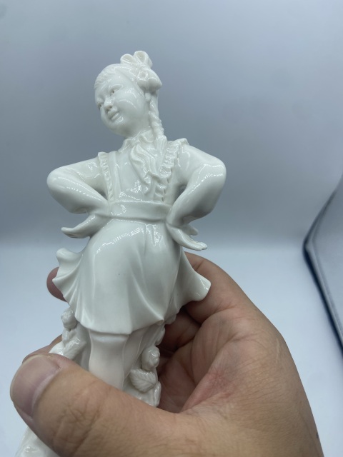 古玩陶瓷60 年代 德化白釉人物塑像 舞蹈少女拍賣,當前價格1680元