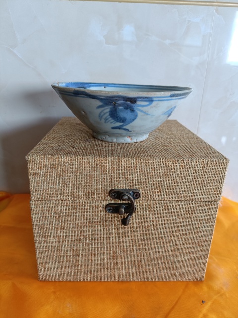 古玩陶瓷明中期墨書款青花花卉紋碗拍賣,當(dāng)前價格298元