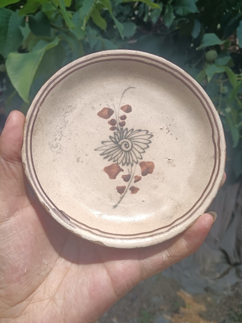 古玩陶瓷元末明初～磁州窯白地黑花盤拍賣，當前價格333元