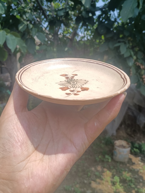 古玩陶瓷元末明初～磁州窯白地黑花盤拍賣，當前價格333元