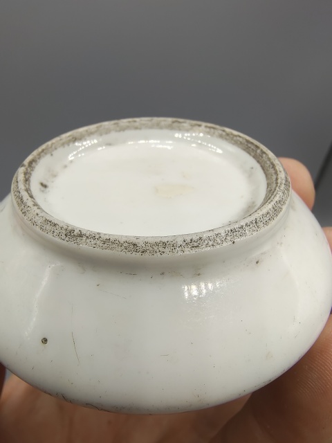 古玩陶瓷晚清精品?白釉刻瓷仕女人物碟形水盂拍賣，當(dāng)前價(jià)格2800元