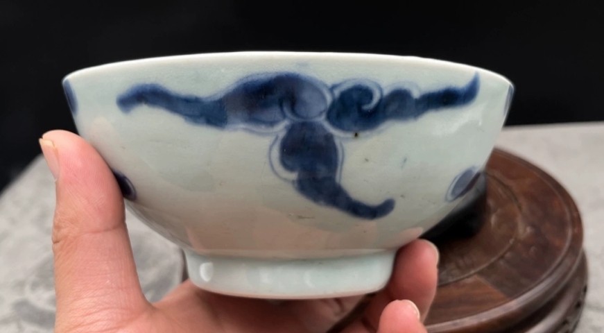 古玩陶瓷過墻龍紋青花碗拍賣,當前價格0元