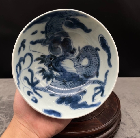古玩陶瓷過墻龍紋青花碗拍賣,當前價格0元