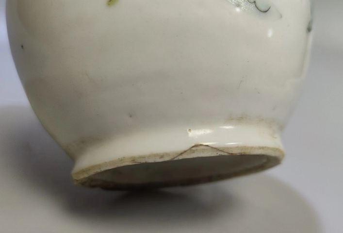 古玩陶瓷人物紋粉彩長(zhǎng)頸撇口瓶拍賣,當(dāng)前價(jià)格2100元