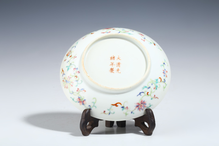 中国　大清康煕年製　粉彩纏枝花卉文　蒜口瓶　V　R6091F 中国 大清康煕年製 粉彩纏枝花卉文 蒜口瓶 V R6091F - メルカリ