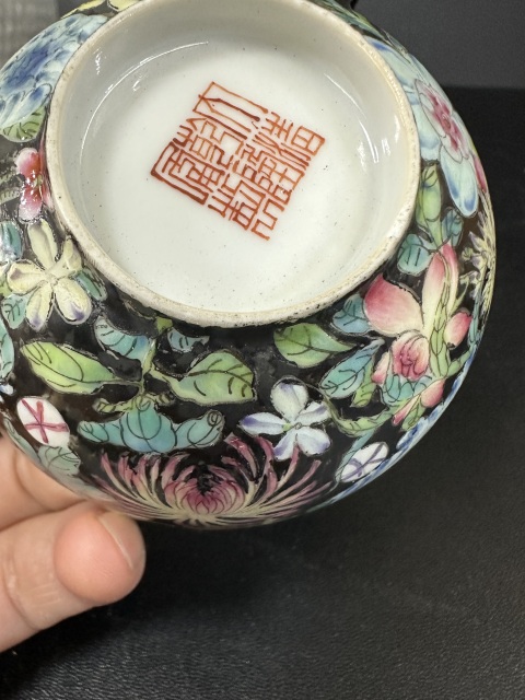 古玩陶瓷民國墨地粉彩百花把杯拍賣，當(dāng)前價格1588元