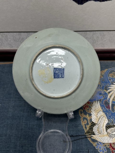 古玩陶瓷清道光豆青釉花鳥蝶紋廣彩盤拍賣,當前價格690元