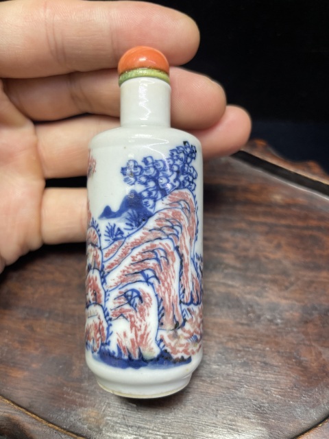 古玩陶瓷清中期青花釉里紅人物鼻煙壺拍賣(mài)，當(dāng)前價(jià)格9999元