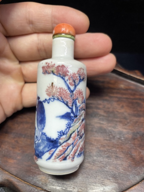 古玩陶瓷清中期青花釉里紅人物鼻煙壺拍賣(mài)，當(dāng)前價(jià)格9999元